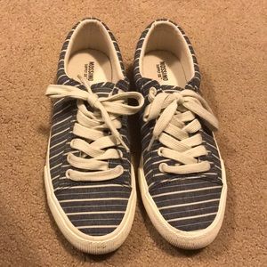 Stripped tennis shoes